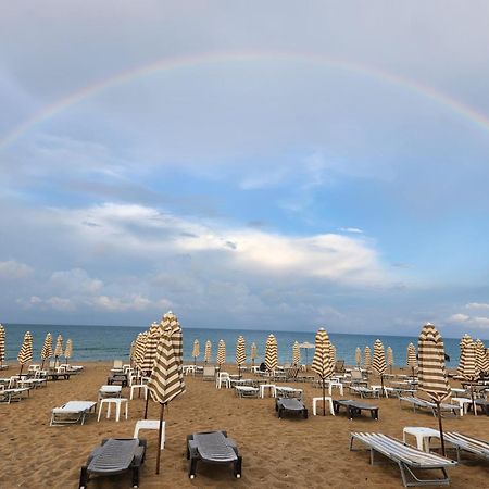 Beach View Apartment シュコルピロフツ エクステリア 写真