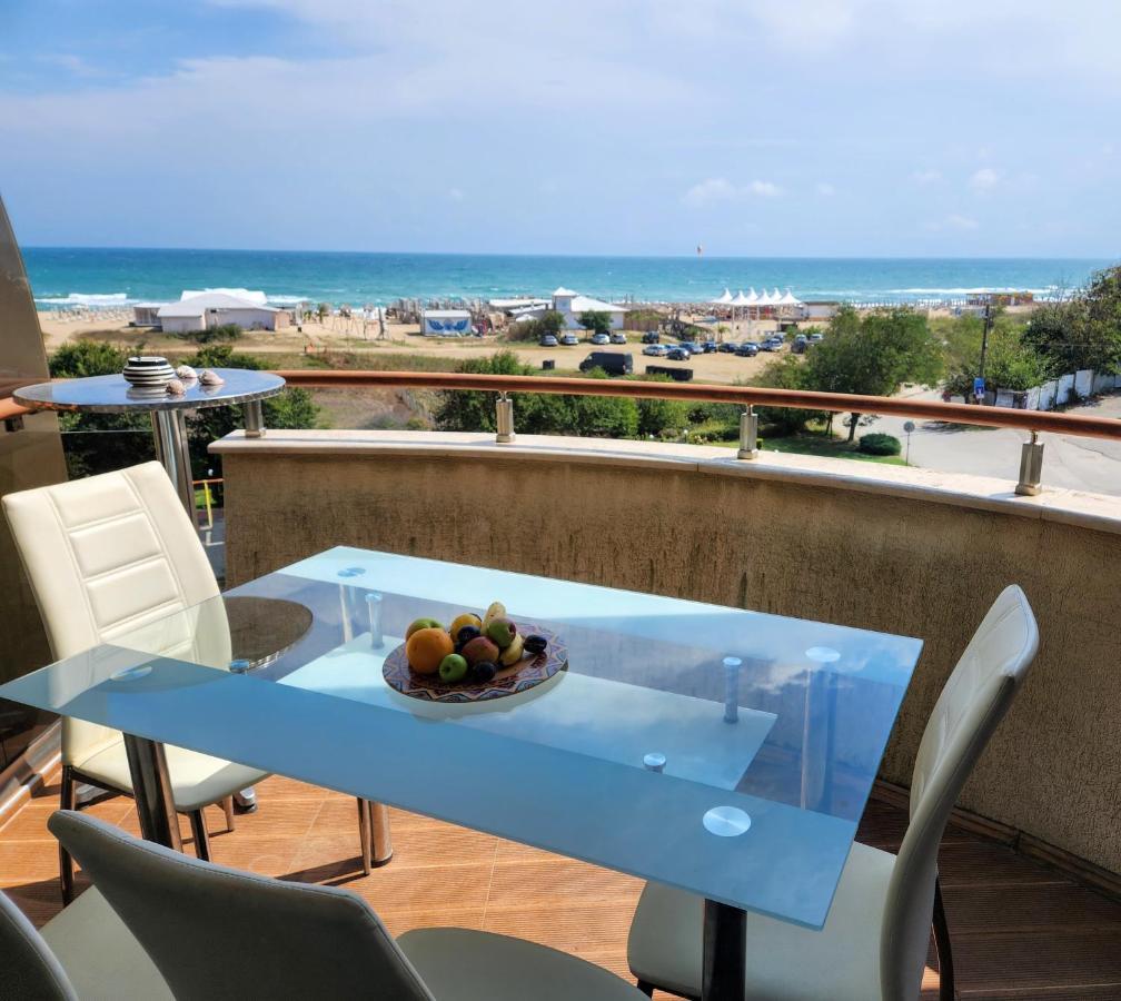 Beach View Apartment シュコルピロフツ エクステリア 写真